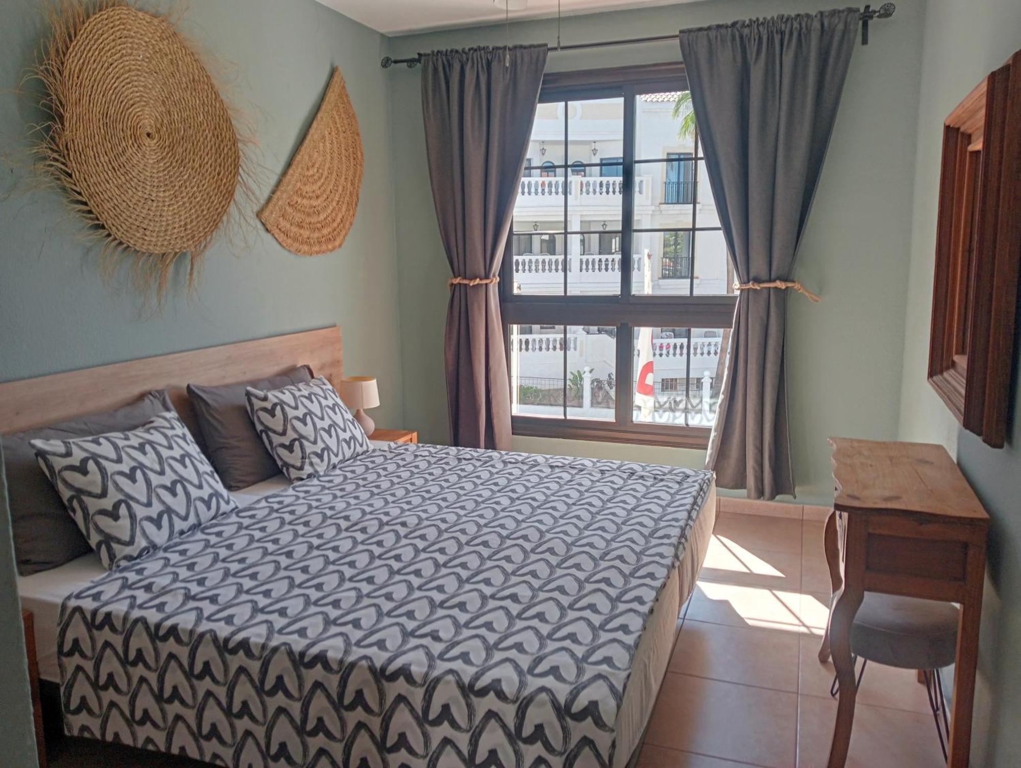 Greatly Located Apartment With Heated Pool, Los Cristianos Los Cristianos  Exteriér fotografie
