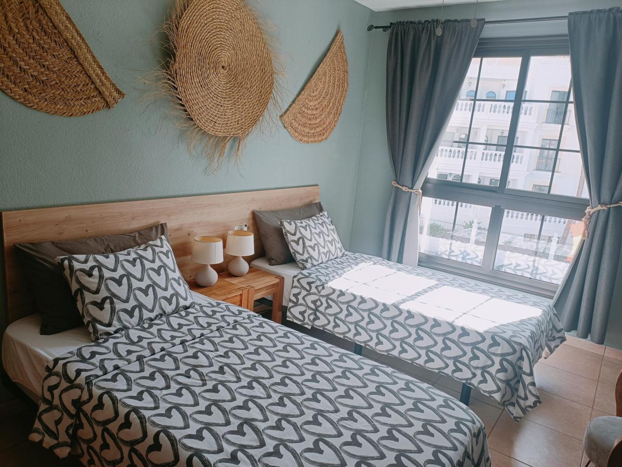 Greatly Located Apartment With Heated Pool, Los Cristianos Los Cristianos  Exteriér fotografie