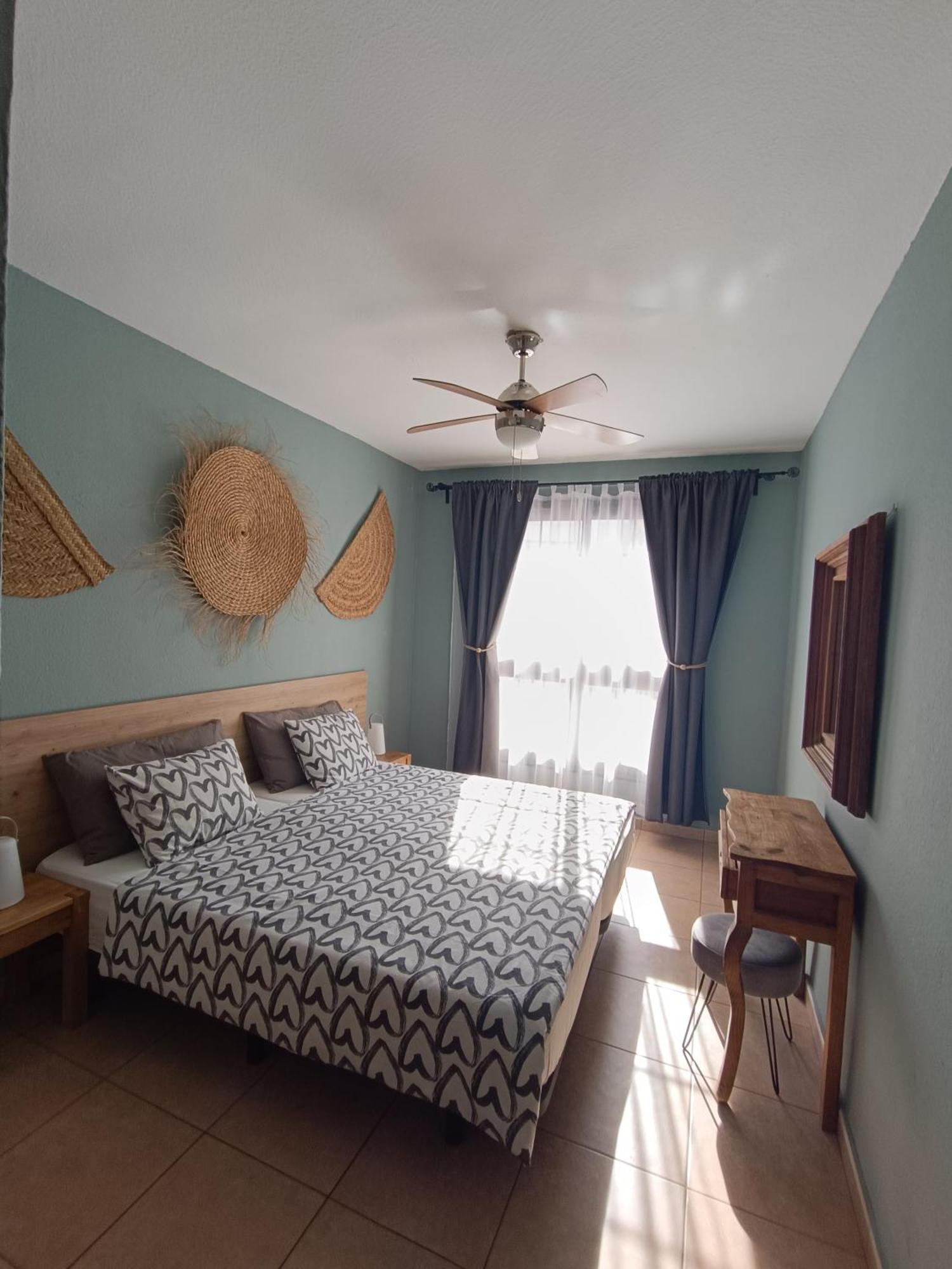 Greatly Located Apartment With Heated Pool, Los Cristianos Los Cristianos  Exteriér fotografie