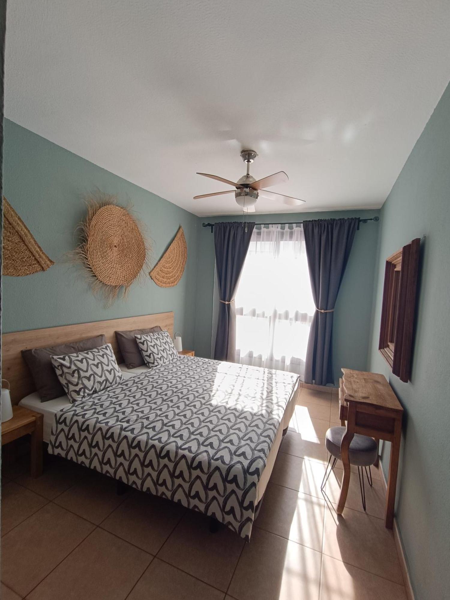 Greatly Located Apartment With Heated Pool, Los Cristianos Los Cristianos  Exteriér fotografie